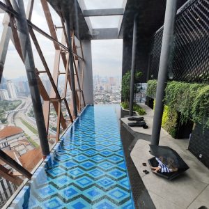 Scarletz Suites KLCC skypool.jpg